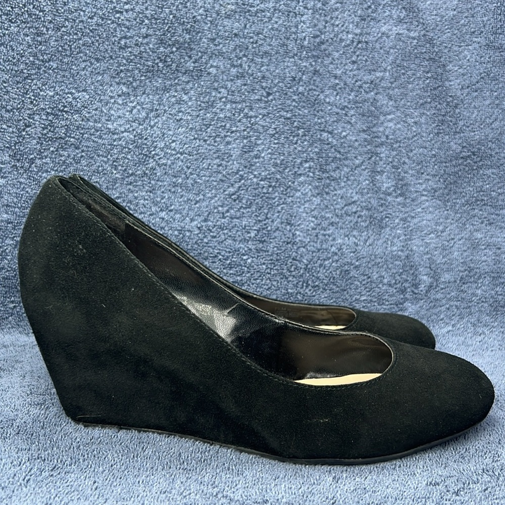 Franco Sarto, black faux suede wedge - Picture 2 of 5